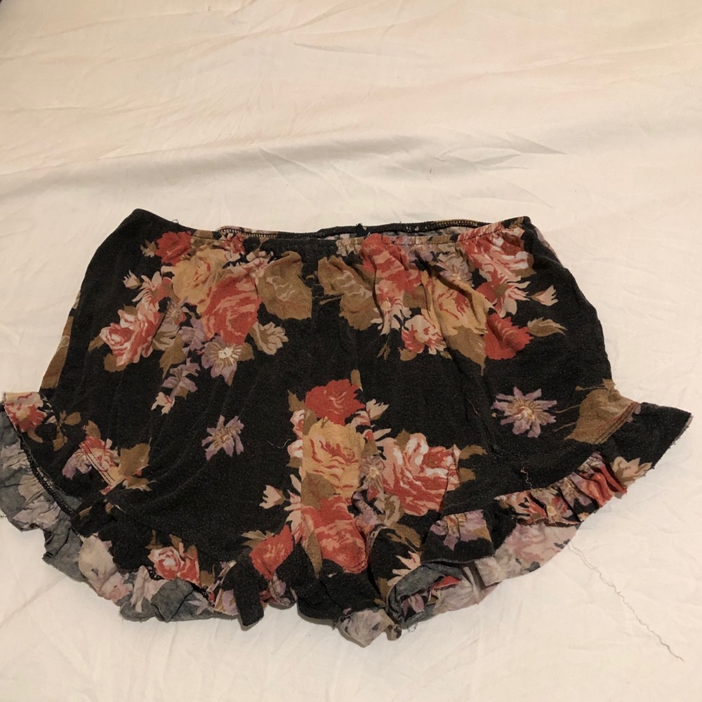 Brandy Melville “Eve” shorts